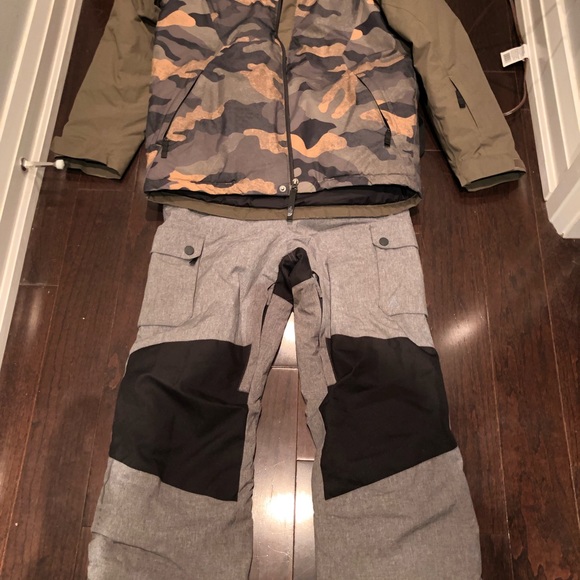 North Face Jacket and Ripzone snow pants - Picture 2 of 3
